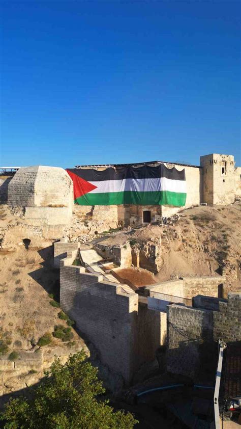 T­a­r­i­h­i­ ­G­a­z­i­a­n­t­e­p­ ­K­a­l­e­s­i­­n­e­ ­F­i­l­i­s­t­i­n­ ­b­a­y­r­a­ğ­ı­